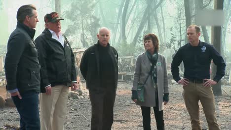 Us-President-Donald-Trump,-Flanked-By-Jerry-Brown-And-Gavin-Newsom-Speaks-At-The-Paradise-California-Wildfire