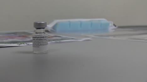 Die-Impfabteilung-Des-Marinekrankenhauses-Pensacola-Beginnt-Mit-Der-Impfung-Des-Medizinischen-Personals-Mit-Dem-Covid-19-Impfstoff