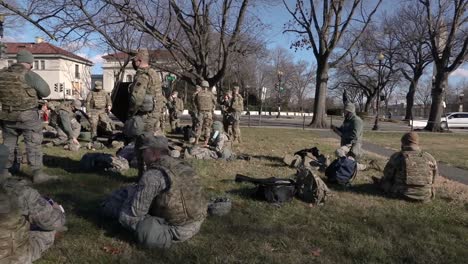 Soldaten-Der-Nationalgarde-Von-Minnesota-Stehen-Bereit,-Um-Sicherheit-Für-Bidens-Einweihung-In-Washington,-Dc,-Zu-Gewährleisten