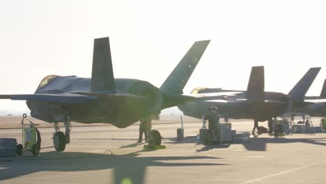 Los-Pilotos,-Jefes-De-Equipo-Y-Mantenedores-De-La-Guardia-Nacional-Aérea-De-Vermont-Se-Entrenan-En-Aviones-De-Combate-A-Reacción-F-35a-Lightning-Ii
