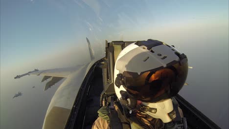 F/a-18e-Super-Hornet-De-La-Marina-Estadounidense,-Aviones-De-Combate-Dassault-Rafale-De-La-Marina-Francesa-Nacional-Y-Uss-Dwight-Eisenhower