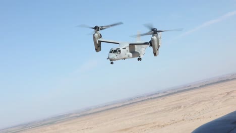 US-Marines-Mit-Mawts-1-Führen-Eine-Mv-22b-Osprey-Aircraft-Tail-Gunnery-Tactical-Airborne-Certification-Übung-Durch
