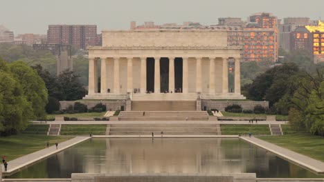 Lincoln-Memorial-Und-Das-Einkaufszentrum,-Kamerabewegungssteuerung-Nahaufnahmen-Von-Statuen,-Korean-War-Memorial,-Washington-Dc