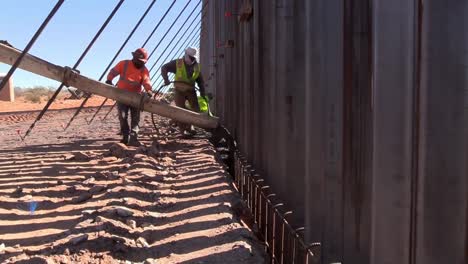 Construction-Workers-Finish-Concrete-At-The-El-Paso-1-Border-Wall-Project-Span-Near-Deming,-New-Mexico