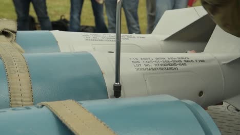 Kunsan-Air-Base-Veranstaltet-Jährlich-Bombenladewettbewerb-Für-Flieger,-Soldaten-Und-Techniker,-Südkorea