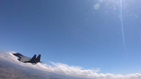 Las-águilas-De-Ataque-F-15e-Del-Ala-De-Combate-48-De-La-Fuerza-Aérea-De-Los-Estados-Unidos-Vuelan-Sobre-Las-Islas-Griegas-Y-El-Mediterráneo,-Apoyando-El-Ejercicio-Militar-La-Ira-De-Poseidón
