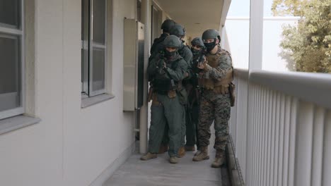 Us-Marine-Corps-Military-Police-And-Special-Reaction-Team-Breach-And-Clearing-Training-Exercise,-Iwakuni,-Japan