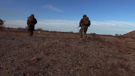 Us-Marine-Soldiers-Carry-Weapons-And-Participate-In-An-Expeditionary-Air-Assault-Military-Combat-Training-Exercise