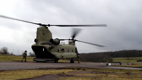 Us-Army-Soldiers-And-Chinook-Helicopters-Participate-In-A-Military-Training-Exercise-“Wings-Of-Victory”,-Baumholder,-De