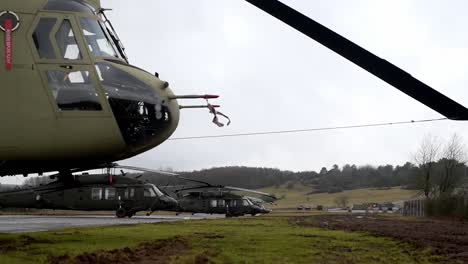 US-Armee-CH-47-Chinook-Hubschrauber-Nehmen-An-Einer-Militärischen-Trainingsübung-„Wings-Of-Victory“-Teil,-Baumholder,-De