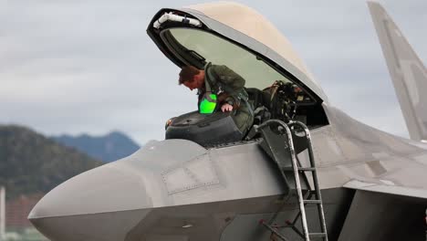 Us-Air-Force-Lockheed-Martin-F-22-Raptor-Stealth-Tactical-Fighter,-Marine-Corps-Air-Station-(MCAS)-Iwakuni,-Japan