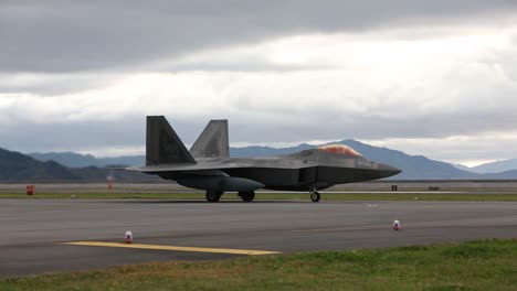 Us-Air-Force-Lockheed-Martin-F-22-Raptor-Stealth-Caza-Táctico,-Estación-Aérea-Del-Cuerpo-De-Marines-(mcas)-Iwakuni,-Japón