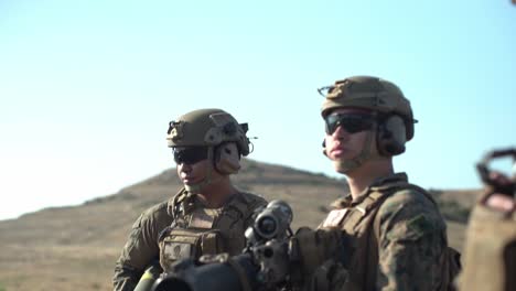 Soldados-De-Infantería-Marina-De-Los-EE.-UU.-Realizan-Un-Ejercicio-De-Entrenamiento-Militar-Con-Fuego-Vivo-Asegurando-La-Preparación-Operativa,-Camp-Pendleton