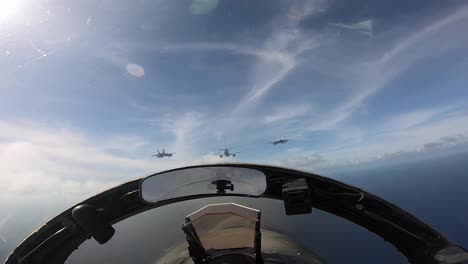 Cockpit--Und-Bodenaufnahmen-In-Zeitlupe-Vom-Flugbetrieb-Der-Marine-Aviation-Vmfa-232-Auf-Dem-Luftwaffenstützpunkt-Andersen-In-Guam