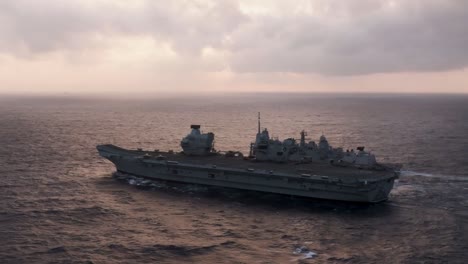 Luftaufnahme-Eines-Betankungs--Und-Nachschubbetriebs-Der-HMS-Queen-Elizabeth-Der-Royal-Navy-Im-Südchinesischen-Meer