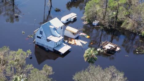 Tripulaciones-Aéreas-Uh-60-Black-Hawk-Sobrevuelan-La-Marejada-Ciclónica-De-Florida-Daños-Por-Inundaciones,-Lluvia-Y-Viento-Causados-Por-El-Desastre-Natural-Del-Huracán-Ian