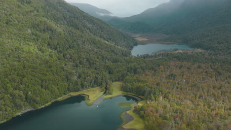 Atemberaubende-Luftaufnahme-Von-Lago-Roca,-Argentinien