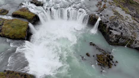 Statische-Antenne-Des-Mächtigen-Gletscherwasserfalls-Godafoss-Auf-Island