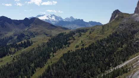 Drone-flight---iconic-alpine-views-in-Italian-Dolomites---Val-Badia,-Valparola