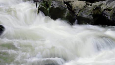 Long-exposure-video-of-Water-river-flow-through-the-rock