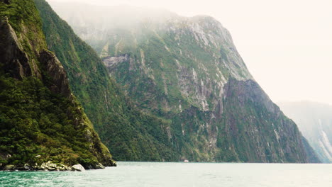 Sailing-along-a-majestic-fiord-in-Southland,-South-Island,-New-Zealand,-Fjordland-National-Park