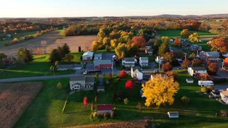 Beautiful-rural-countryside-farmland-and-fields-in-USA-during-autumn