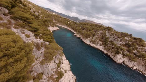 FPV-aerial-over-the-coastline-of-Cassis,-southern-France