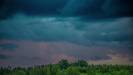 Zeitraffer-Von-Wolken,-Die-Sich-Vor-Dem-Sturm-Bilden