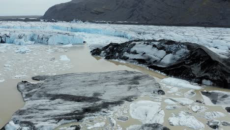 Vuelo-Aéreo-Sobre-El-Espectacular-Glaciar-Vatnajökull-En-Islandia-Con-Lago-Glacial