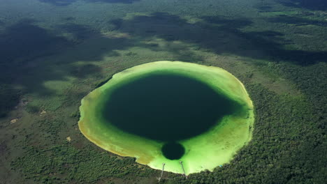 Luftbild-über-Die-Lagune-Von-Kaan-Luum-In-Tulum,-Mexiko