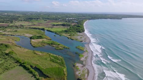 Desembocadura-Del-Río-Nizao,-San-Cristóbal-En-República-Dominicana