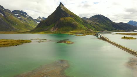Drohnenaufnahme,-Lofoten-Insel-Norwegen-Mit-Erstaunlichen-Wasserfarben