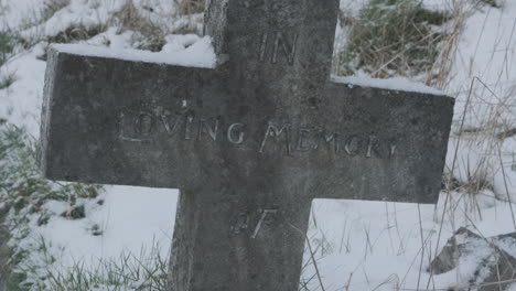 Anonymous-Headstone-Inscribed-with-In-Loving-Memory,-Crucifix-Cross-in-Snow-Covered-Graveyard