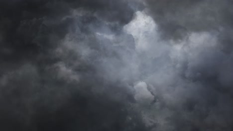 Vista-De-Relámpagos-En-Nubes-Oscuras
