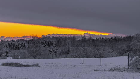 Time-lapse-of-an-orange-skyline-in-winter