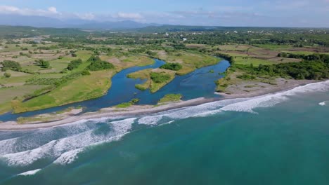 Desembocadura-Del-Río-Nizao,-San-Cristóbal-En-República-Dominicana