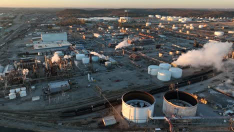 Gas-fuel-storage-tanks-at-oil-refinery