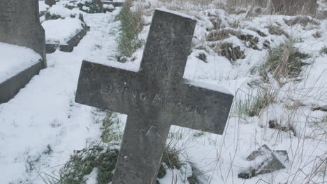 In-Loving-Memory-Crucifix-Cross-Headstone-in-Snow-Covered-Graveyard