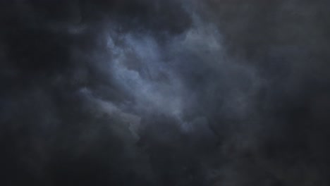 Dunkle-Gewitterwolken-Und-Blitze