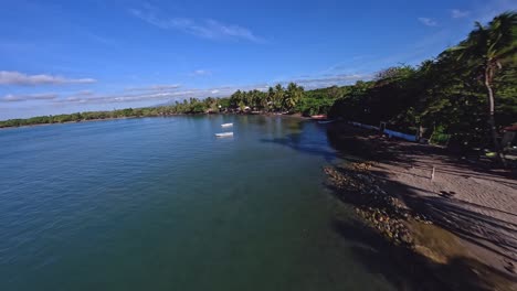 Drone-Aéreo-Sobre-La-Playa-De-Palenque,-San-Cristobal-En-República-Dominicana