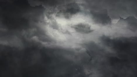 Dunkle-Gewitterwolken-Und-Auffällige-Blitze-4k