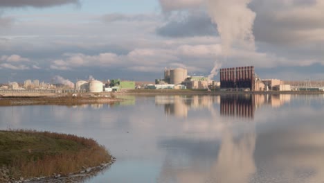 Dow-Chemical-plant-in-Midland,-Michigan-wide-shot-with-video-panning-left-to-right