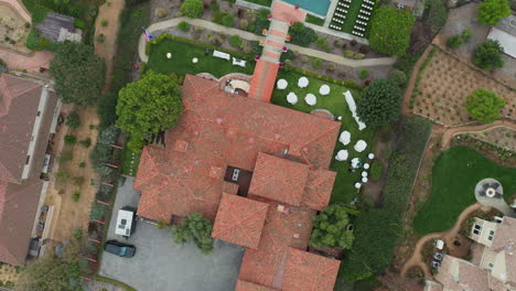 Rotating-zoom-out-aerial-shot-of-home-in-Southern-California,-near-a-golf-course
