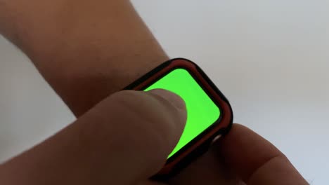 Close-Up-Apple-Smart-Watch-Gadget-Touchscreen-Tragbares-Gerät-Am-Handgelenk-Scrollen-Von-Oben-Nach-Unten