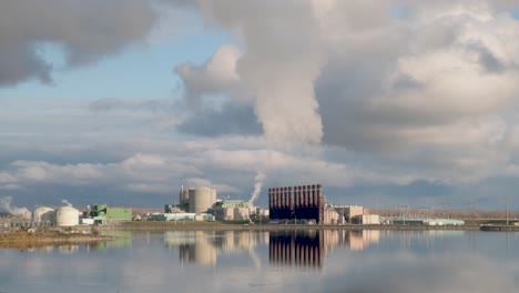 Dow-Chemical-plant-in-Midland,-Michigan-wide-shot-establishing-shot