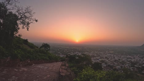 Sunrise-time-lapse-with-people-moving-on-a-Indian-fort-at-Narwar-fort,-Shivpuri,-Madhya-Pradesh