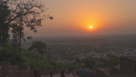 Sunrise-time-lapse-with-people-moving-on-a-Indian-fort-at-Narwar-fort,-Shivpuri,-Madhya-Pradesh