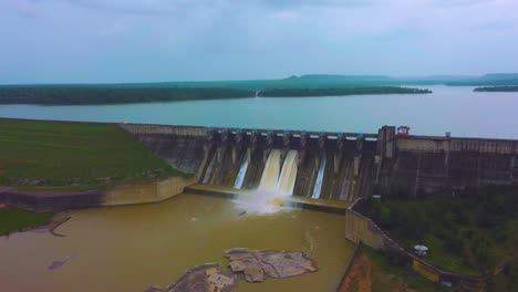 Aerial-Drone-shot-of-Water-flowing-from-open-gates-of-Dam-at-Madikheda-dam-,-Shivpuri,-Madhya-Pradesh