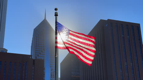 Flagge-Der-Vereinigten-Staaten,-Die-Hoch-Rechts-Vor-Der-Skyline-Von-Chicago-Weht,-Zeitlupe-30fps-4k