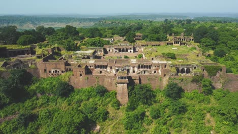 Aerial-Drone-shot-of-a-Indian-Fort-or-palace-at-Narwar-,-Shivpuri-,-Madhya-Pradesh
